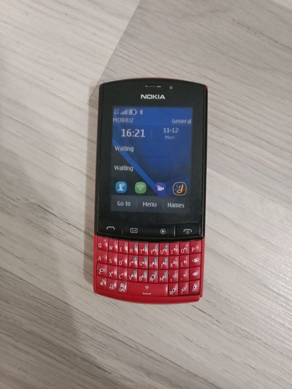 Nokia 303 имейдан отган Nokia 303 имейдан отган