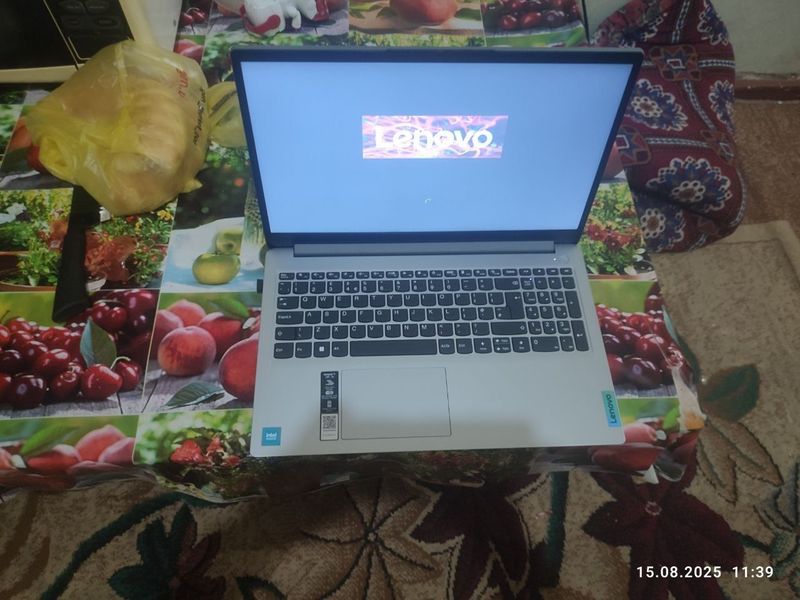 Lenova Notebook noviy srochna prodam