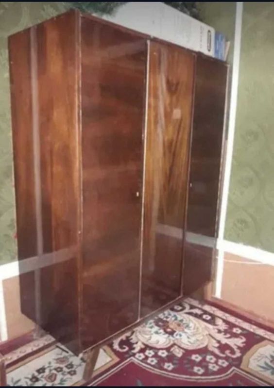 Продам румынский шифоньер