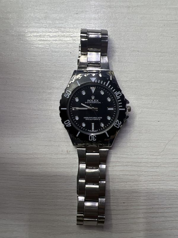 Rolex soat sotiladi Rolex soat sotiladi
