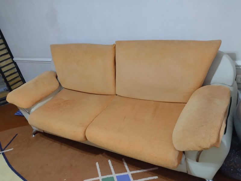 Диван и два кресла продам мягкая мебель