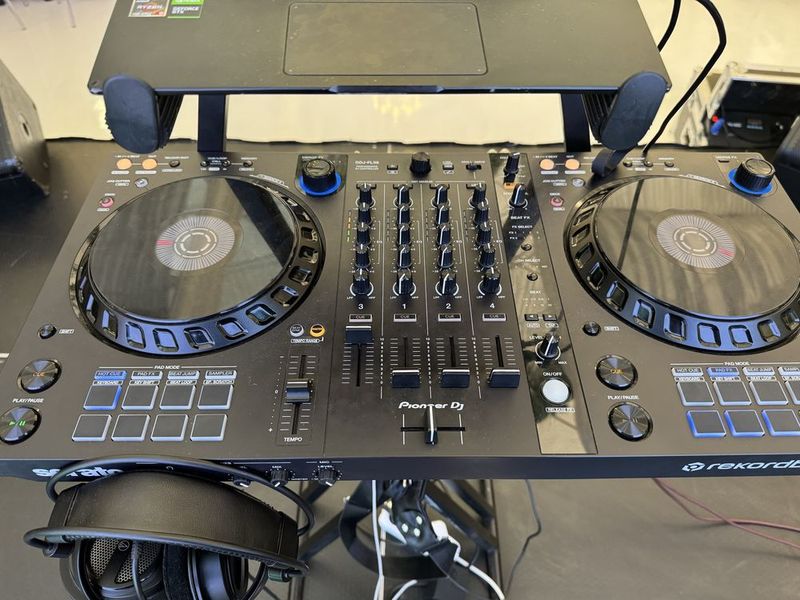 Продам DJ-контроллер DDJ-Flx6 Продам DJ-контроллер DDJ-Flx6
