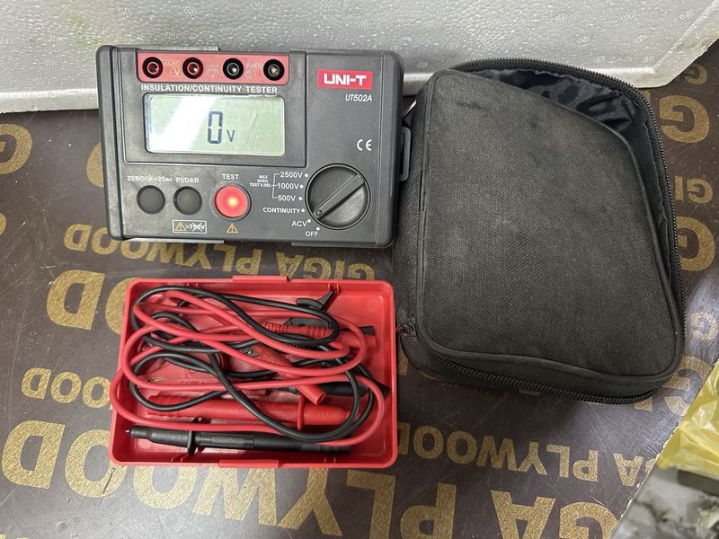 Мегаомметр UNI-T UT502A Мегаомметр UNI-T UT502A