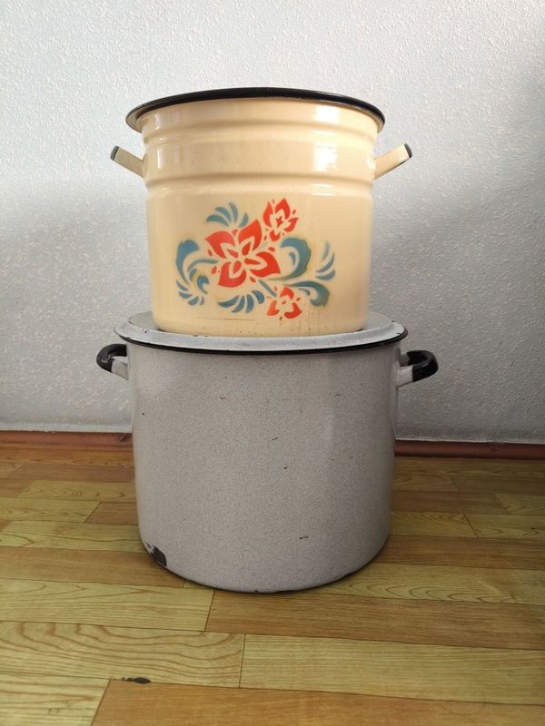 Кастрюля железная .