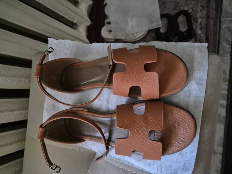 Босоножки Hermes 37-38 новые Босоножки Hermes 37-38 новые