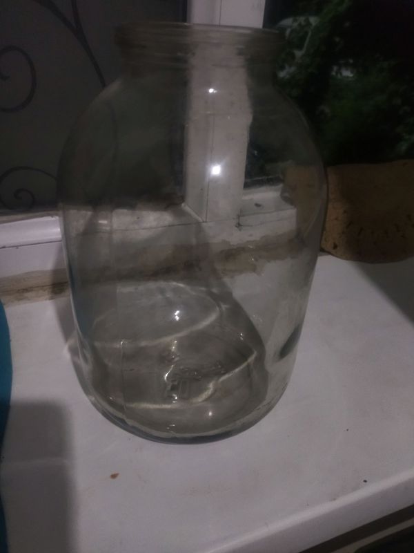 Banka sotiladi 3 litrli Banka sotiladi 3 litrli