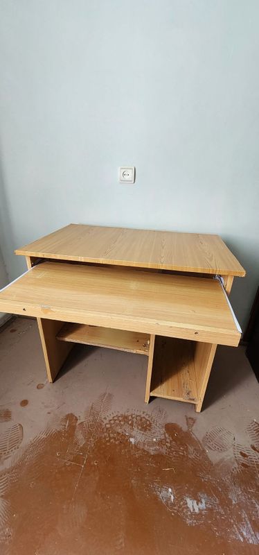 Продаётся компьютерный столик Продаётся компьютерный столик