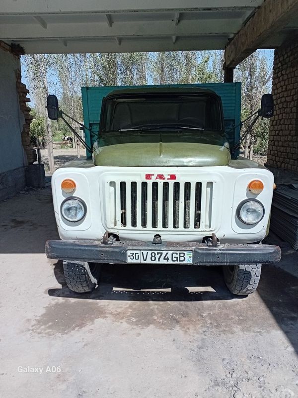 gaz 53 samasval yurib turgan pul topar mashina