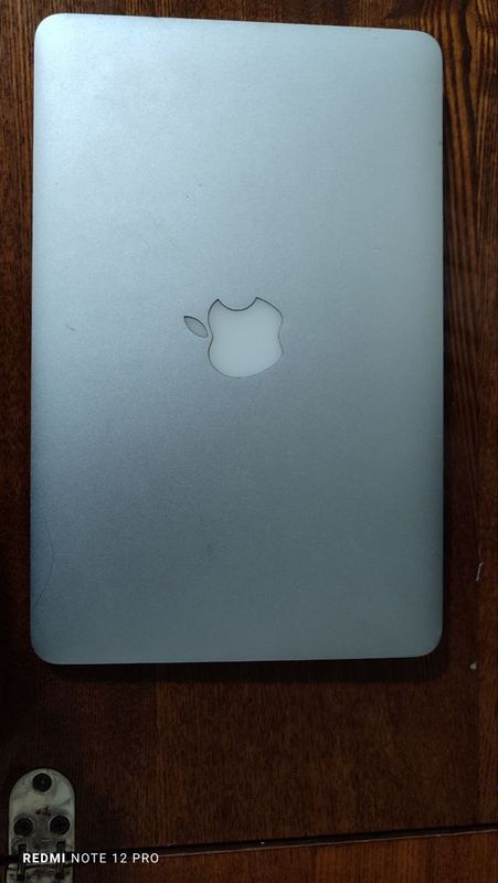 Macbook air sotiladi