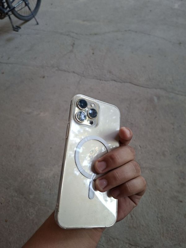 Iphone 13 pro max gold Iphone 13 pro max gold