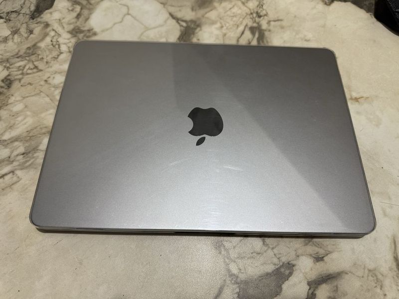 Macbook air m2 8/256 gb