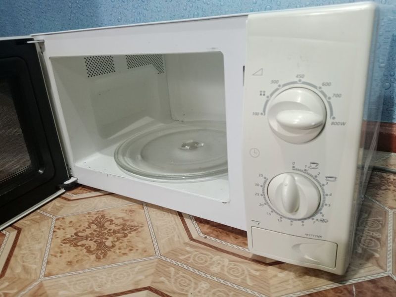 Продаётся микроволновка хорошо работает один месяцев гарантия есть Продаётся микроволновка хорошо работает один месяцев гарантия есть