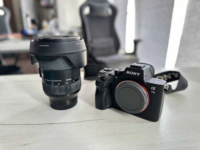 Продаю комплект: Sony A7 III + Sigma 24-70mm 2.8 Продаю комплект: Sony A7 III + Sigma 24-70mm 2.8