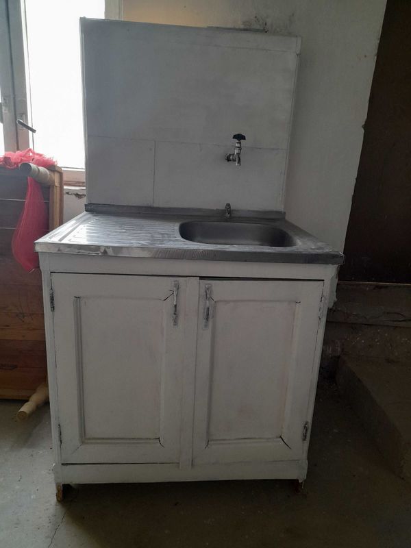 Umivalnik satiladi Umivalnik satiladi