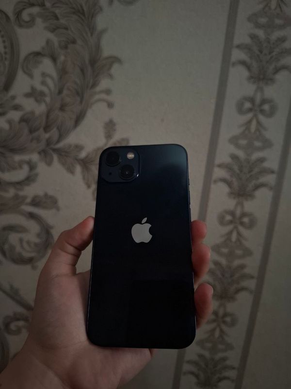 iPhone 13 Midnight iPhone 13 Midnight