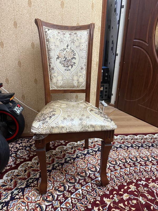 Продаю стол (для 12 пер) стулья (10 шт) состояние Продаю стол (для 12 пер) стулья (10 шт) состояние