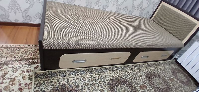 Продаётся Две кровати с двумя выдвежными полками