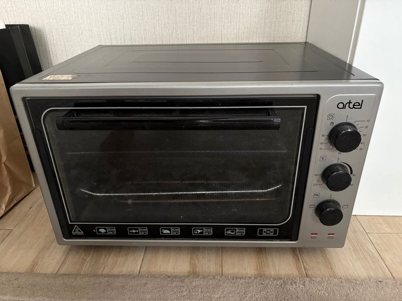 Мини печь Artel (очень мало использованный) Мини печь Artel (очень мало использованный)