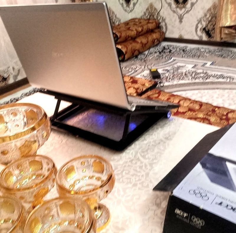 noutbu acer ekran 19lik eng kattasi bunaqa qashqdaryoga 2ta bulsa kera