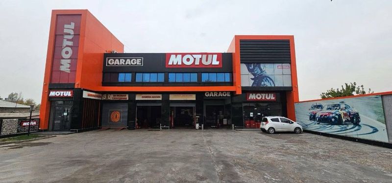 Отдельно стоящее здание продаётся 7,6-соток 825-м2. Яшнабад район.