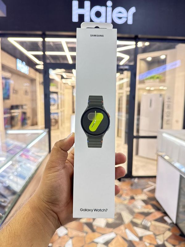 Galaxy watch 7/44 green silver 100% orginal Galaxy watch 7/44 green silver 100% orginal