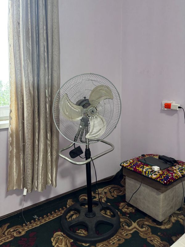 i have fan and cloth stand