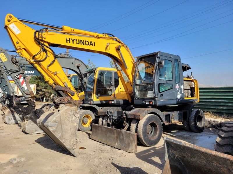 HYUNDAI 1400W 7a.