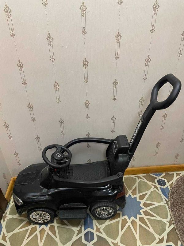 Машинка каталка Mercedes Машинка каталка Mercedes