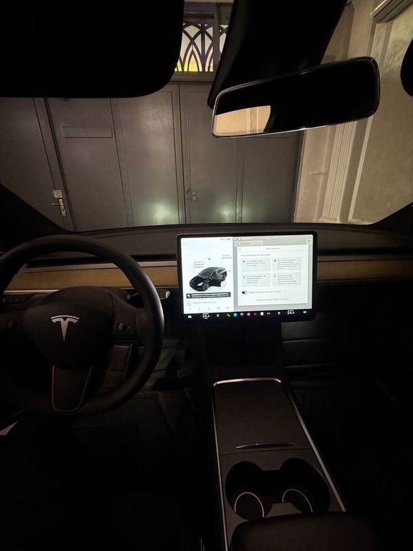 Продам Tesla Model Y в идеальном состоянии