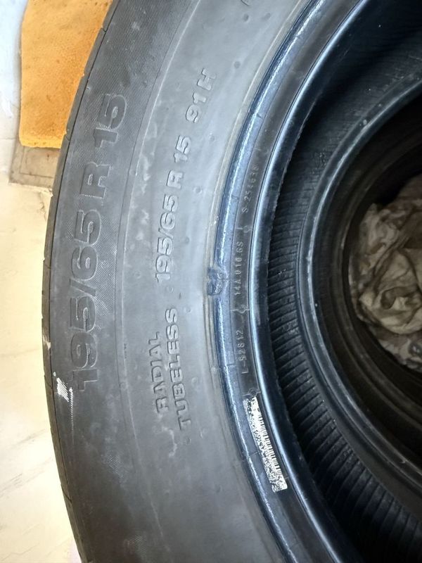 Продам шины 195/60/R15 Continental Продам шины 195/60/R15 Continental