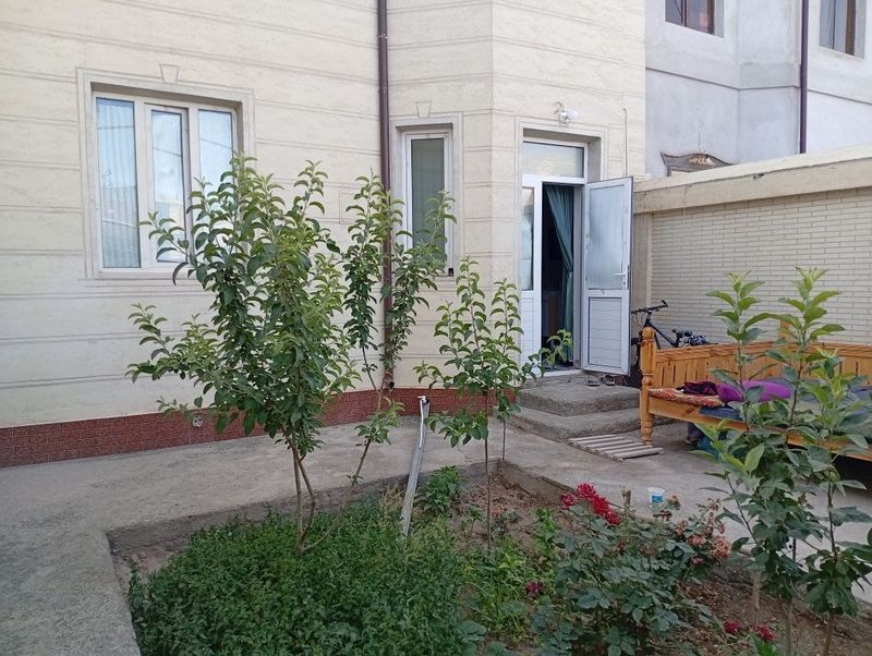 Бўрон заправка ёнида Ҳовли жой 200 м. кв.