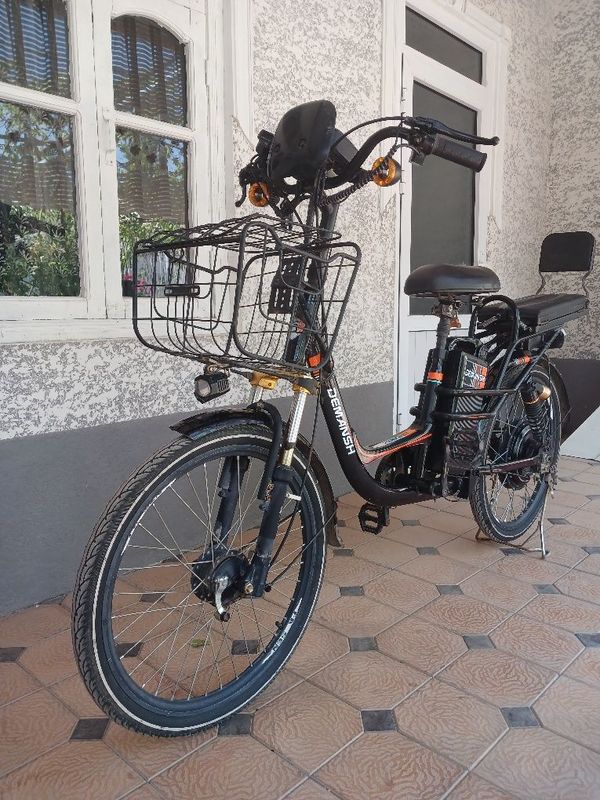 Veloskuter sotiladi Veloskuter sotiladi