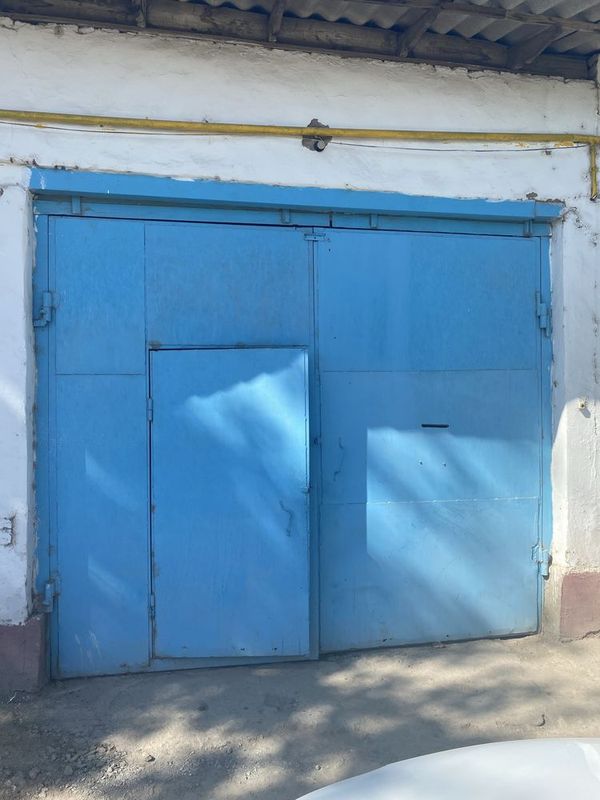 Darwaza satiladi listi qalin razmer 3/3 Darwaza satiladi listi qalin razmer 3/3