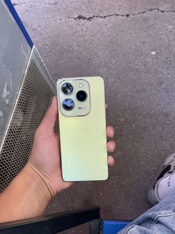Infinx hot 40 256 gb holati orta srochni sotiladi