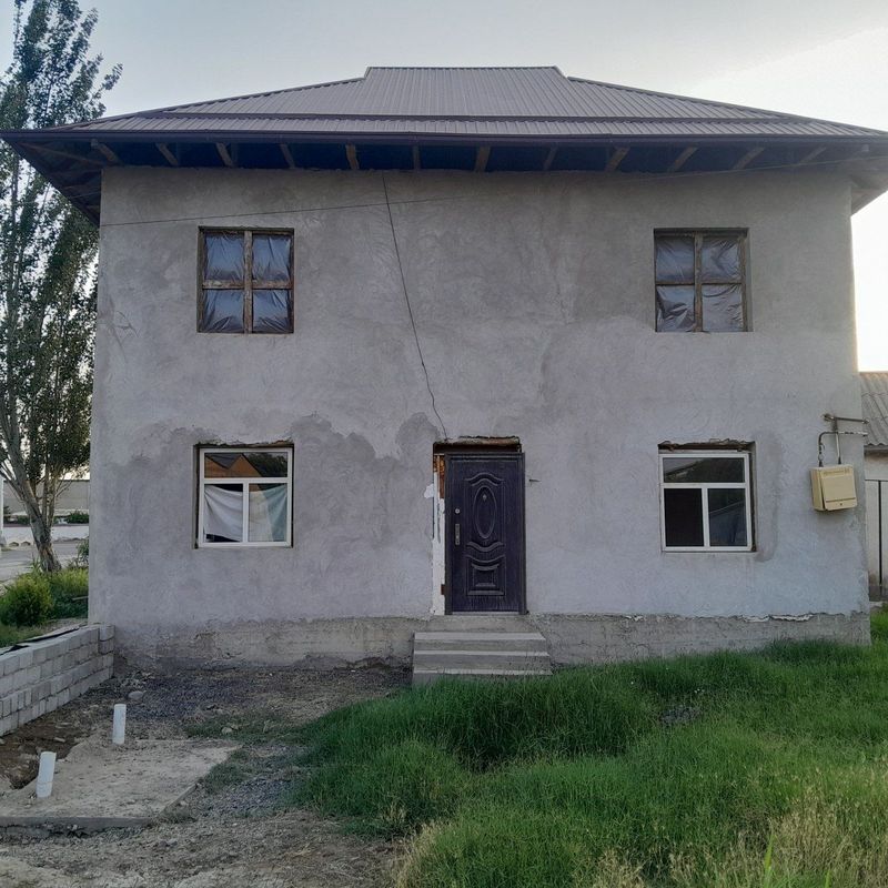 Hovli uy sotiladi Hovli uy sotiladi