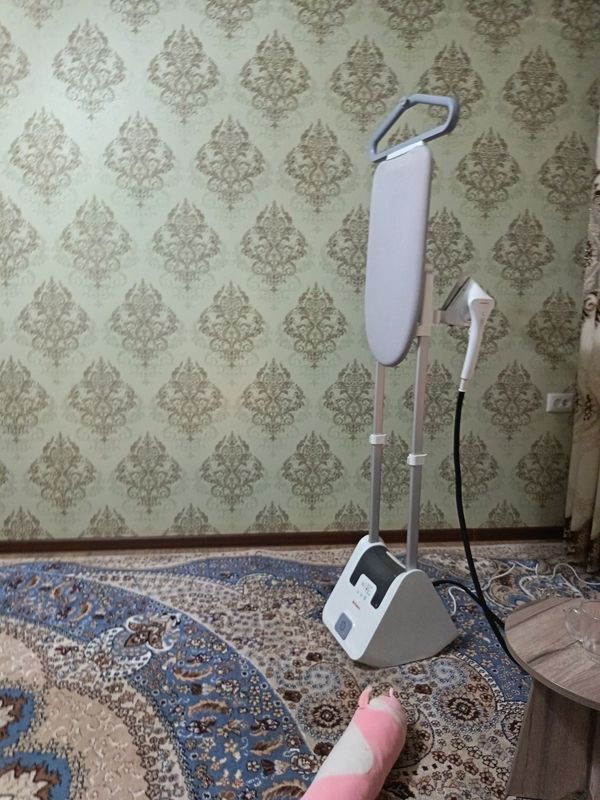 Паровой утюк с вешалкой Паровой утюк с вешалкой