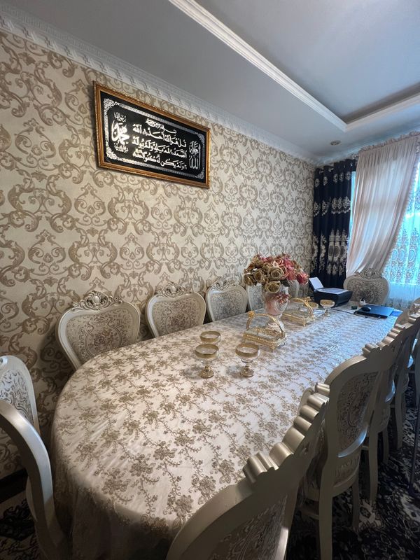 Стол с 12 стульями Стол с 12 стульями