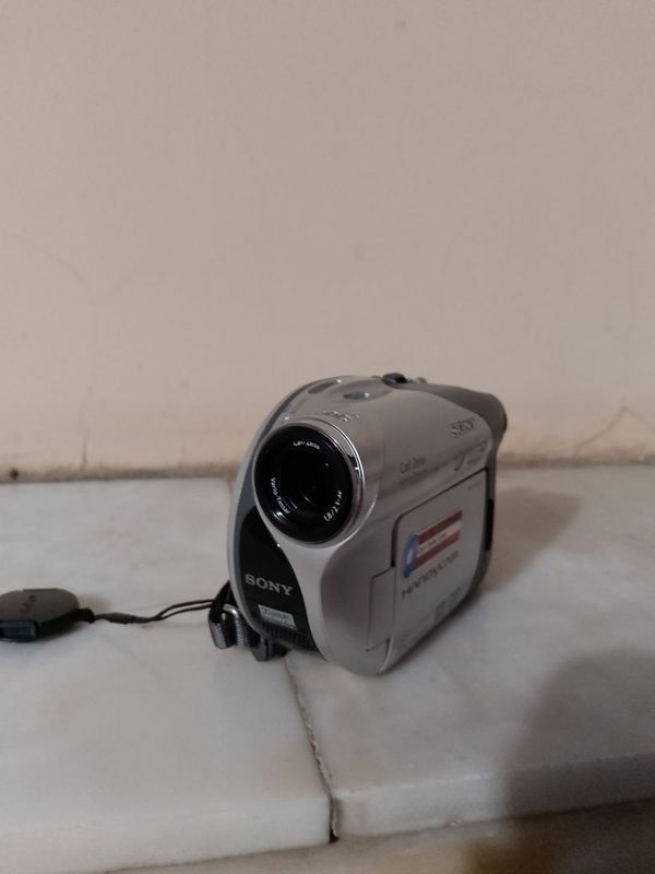 Panasonic kamera,20x zoomga oladi,srochno pul kerak, holati yangi