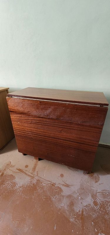 Продается раскладной столик Продается раскладной столик