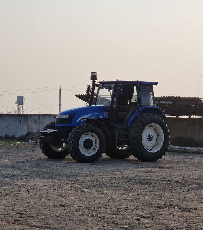 New Holland TS 135