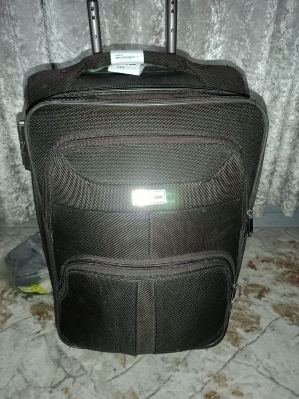 Срочно продам чемодан Срочно продам чемодан