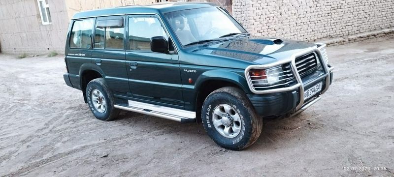 Mitsubishi Pajero stochna sotiladi