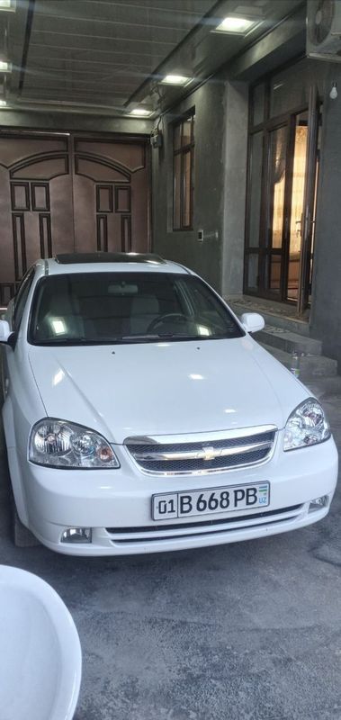 Lacetti 1.8 sotiladi Lacetti 1.8 sotiladi