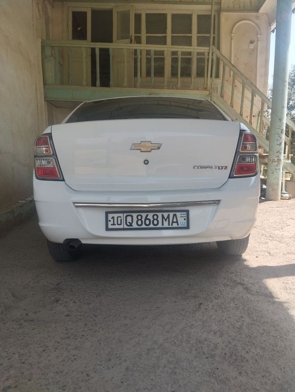 2 ta detalda kraska bor, orqa kapot yangi qòyilgan 2 ta detalda kraska bor, orqa kapot yangi qòyilgan