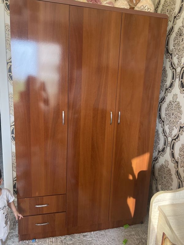 Shkaf sotiladi. xolati alo, narxini kelishtirib beriladi Shkaf sotiladi. xolati alo, narxini kelishtirib beriladi