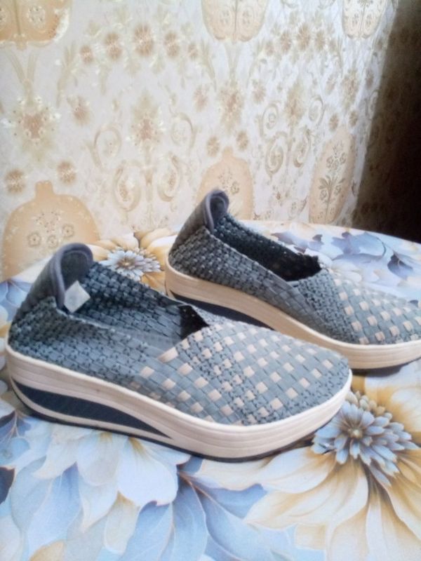 Кроссовки женские 38 р.