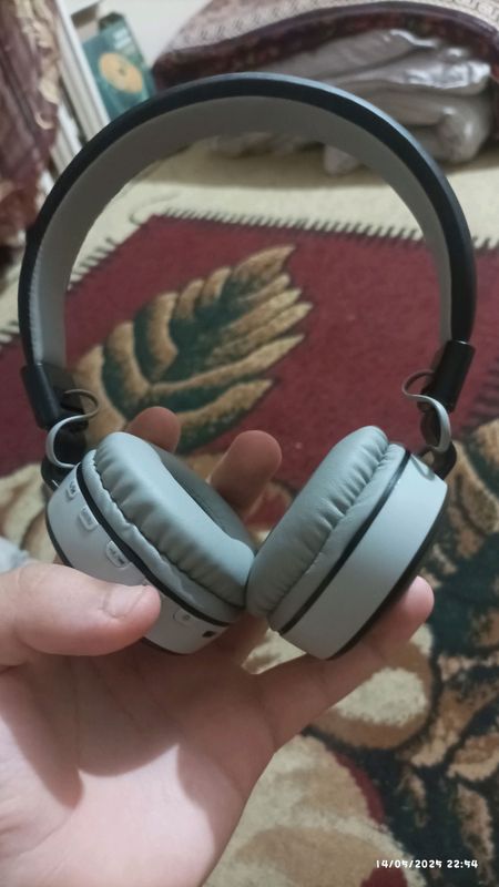JBL headphones holati juda yaxshi pul zarur shunga JBL headphones holati juda yaxshi pul zarur shunga