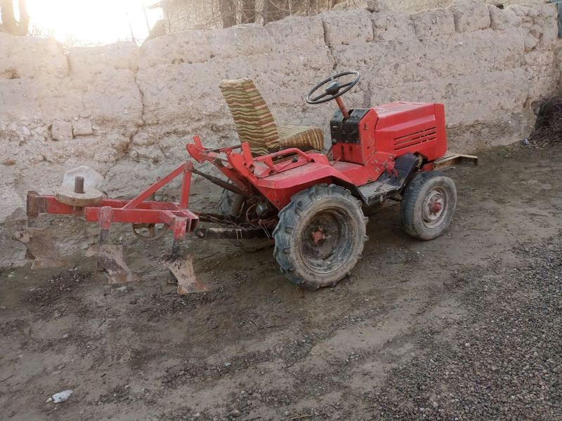 Traktor xamma joyi soz 18 ot kuchi kmz 012 traktori Traktor xamma joyi soz 18 ot kuchi kmz 012 traktori