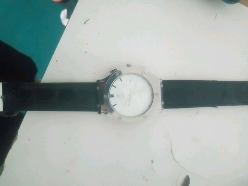 soat sotiladi narxi 30 000sum soat sotiladi narxi 30 000sum