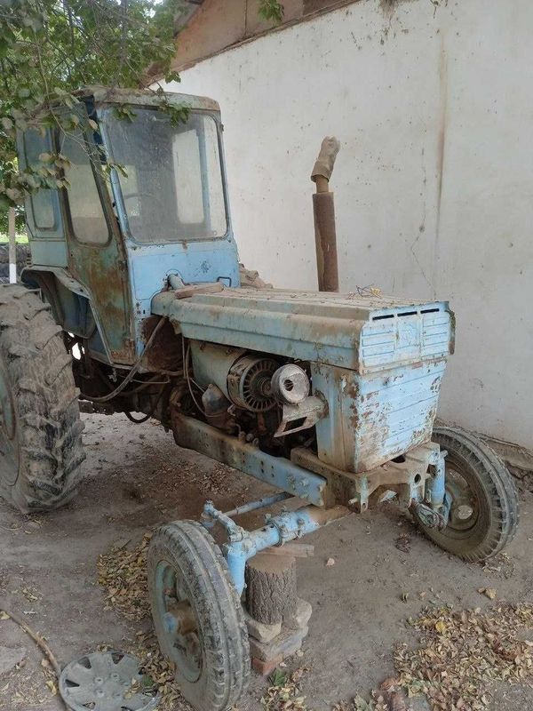 Traktor 28 oʻrta holatda